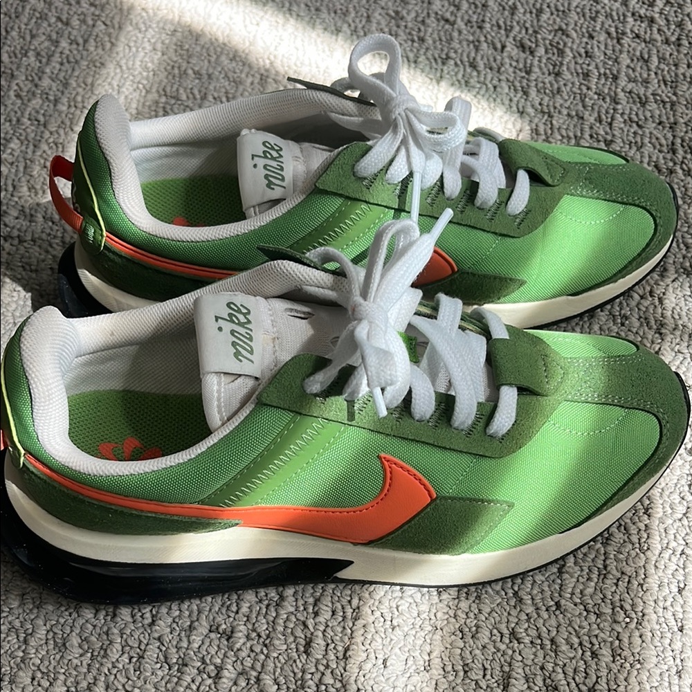 NEW Nike Air Pre Day Green w/o box